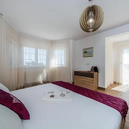 Luxurious Haven With Pool And Mediterranean Garden Kastel Novi