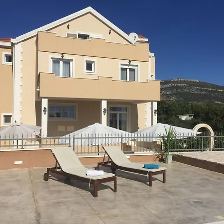 Luxurious Haven With Pool And Mediterranean Garden * Kastel Novi