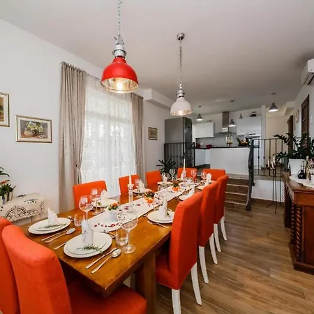 Luxurious Haven With Pool And Mediterranean Garden Villa Kastel Novi