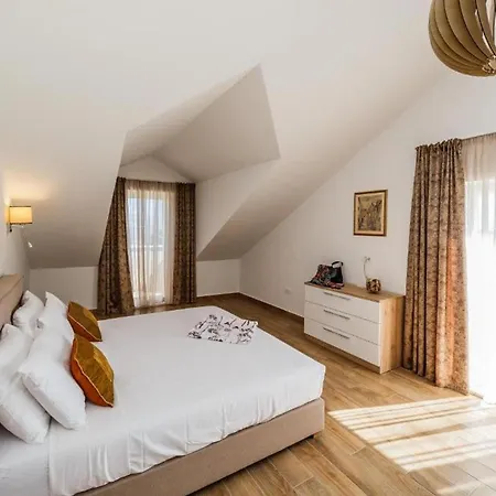 Villa Luxurious Haven With Pool And Mediterranean Garden Kastel Novi