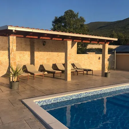 Luxurious Haven With Pool And Mediterranean Garden * Kastel Novi