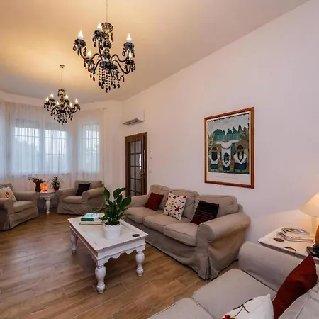 Villa Luxurious Haven With Pool And Mediterranean Garden *