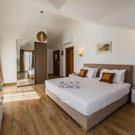 Luxurious Haven With Pool And Mediterranean Garden Villa Kastel Novi