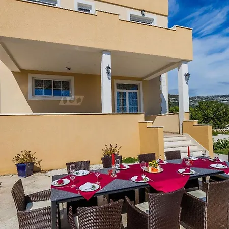 Luxurious Haven With Pool And Mediterranean Garden * Kastel Novi