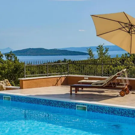 Luxurious Haven With Pool And Mediterranean Garden Villa
