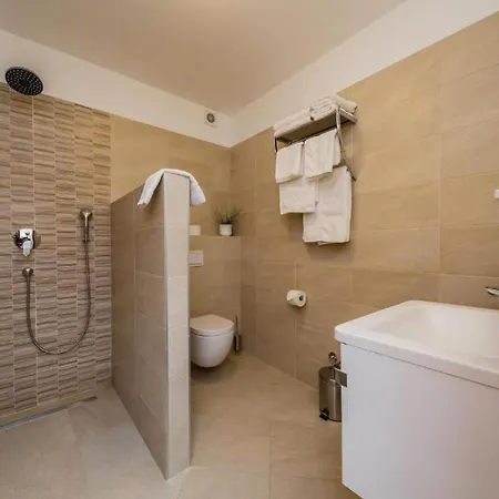 Luxurious Haven With Pool And Mediterranean Garden Villa *